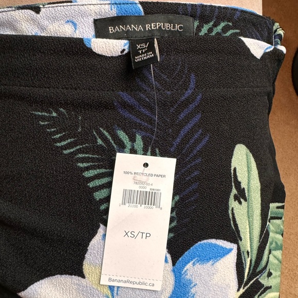 BNWT Banana Republic floral print top - Size XS - Picture 3 of 4